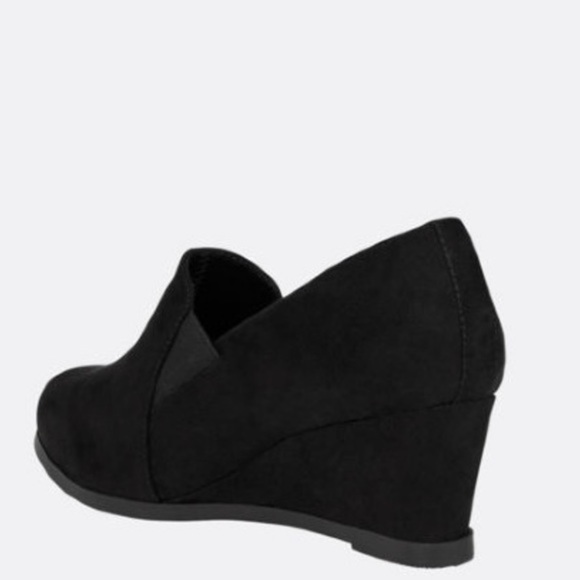 New Callie Faux Suede Wedge in size 12 wide width - Picture 3 of 5